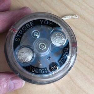 YOMEGA Omega Strobe Yo-Yo with Leather Case